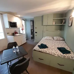 Studio équipé Métro Abbesses à Montmartre Apartamento